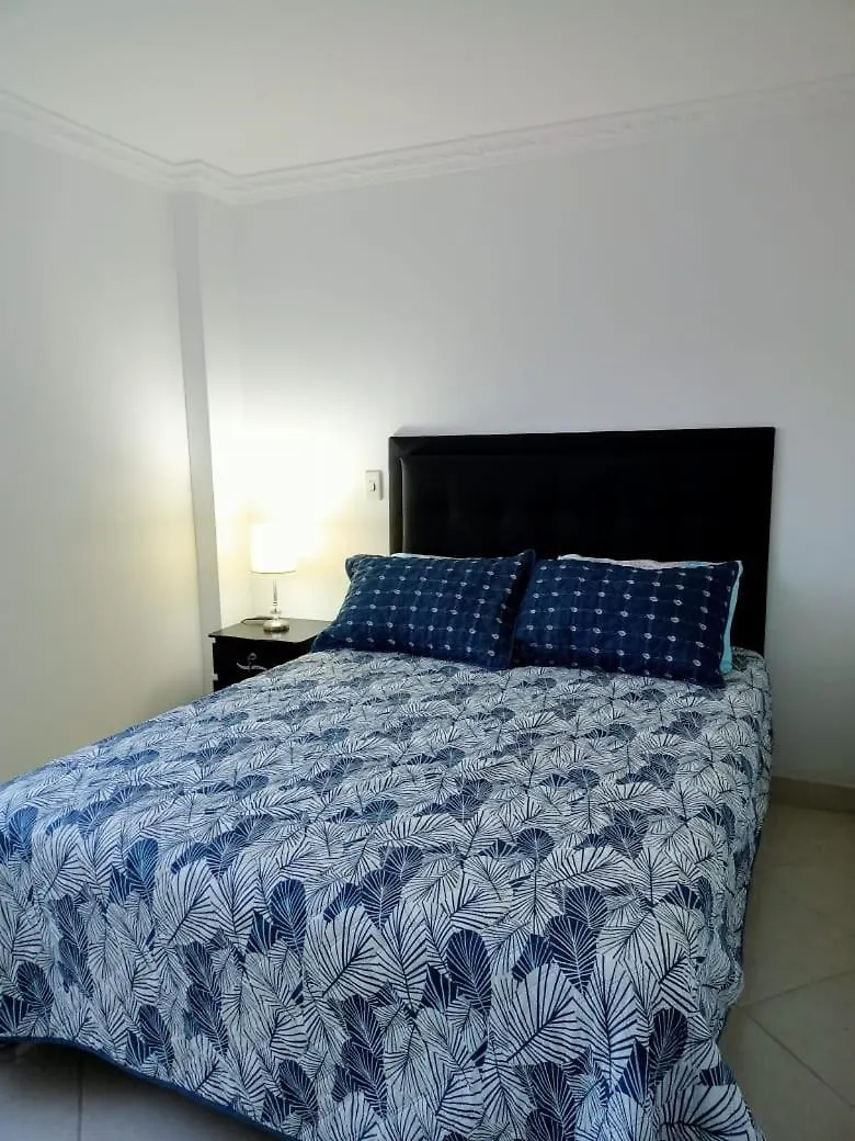 Apartamento Renovado Parque La Floresta, Reserva Minimo De 21 Dias アパート メデジン