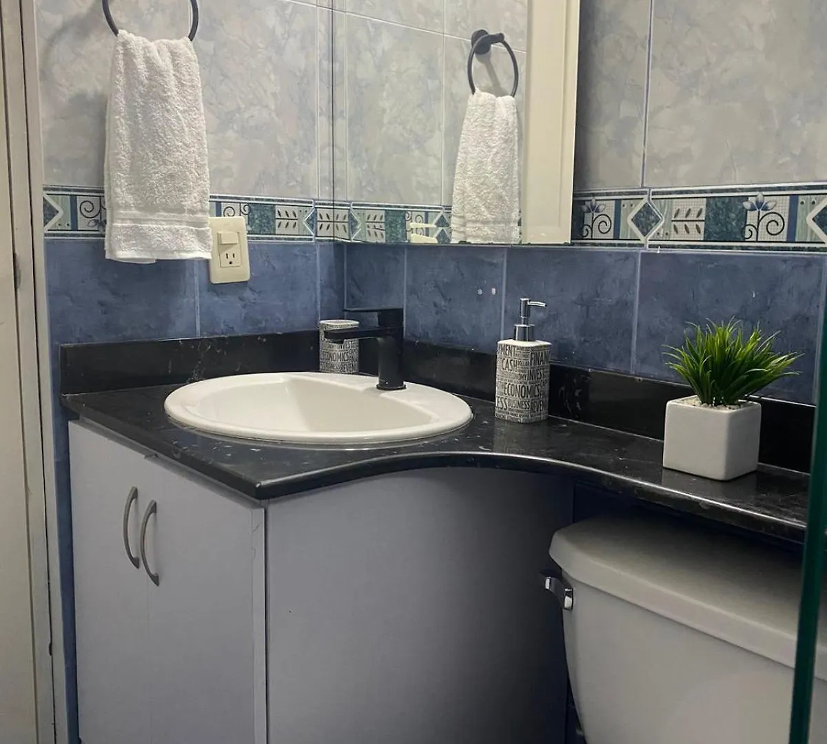 Apartamento Renovado Parque La Floresta, Reserva Minimo De 21 Dias